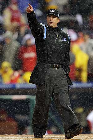 mlb_g_umpire_400.jpg