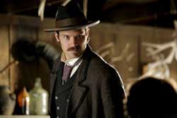 DEADWOOD-olyphant-bullock.jpg