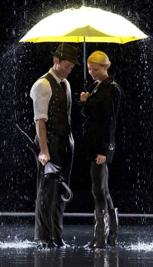 glee-paltrow-singin-in-the-rain.jpg