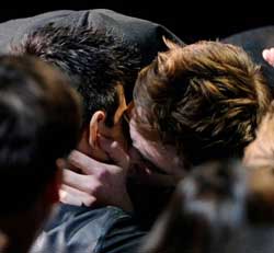 mtv-movie-awards-pattinson-lautner-kiss.jpg