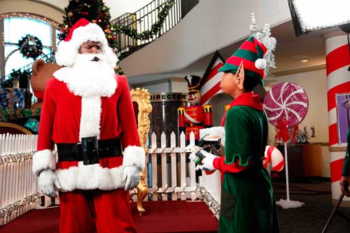 Everybody-Hates-Chris-Christmas-Santa-elf.jpg