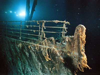 Titanic-bow-NatGeo.jpg