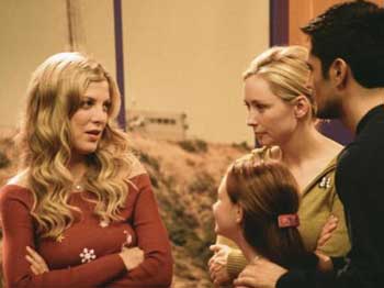 tori-spelling-carol-christmas.jpg